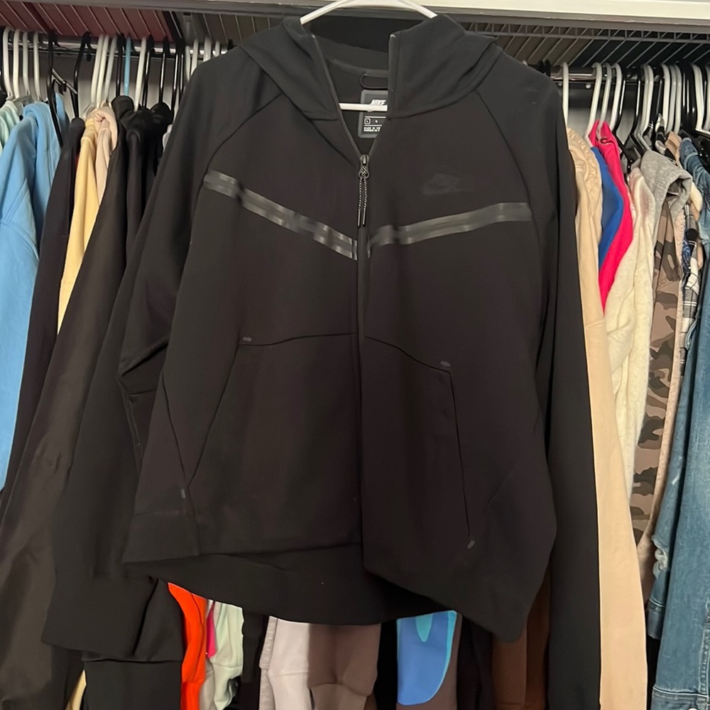 Women Nike Tech